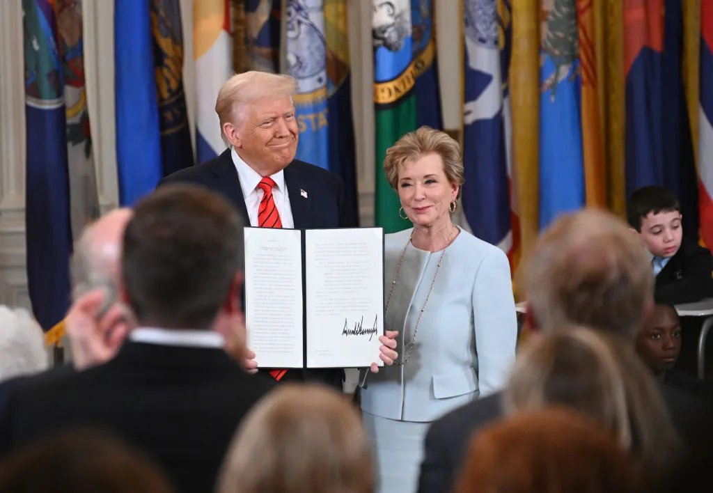 🚨 Trump is abolishing the Department of Education.

Not trimming it. Not reforming it. Shutting it down.

And this week, the Supreme Court gave him the green light.

Let’s break down what just happened — and why killing DOE will IMPROVE education.🧵👇