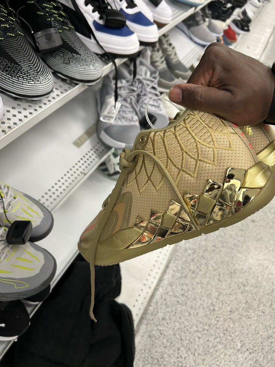 Melo wildin bruh .. 🤣🤣