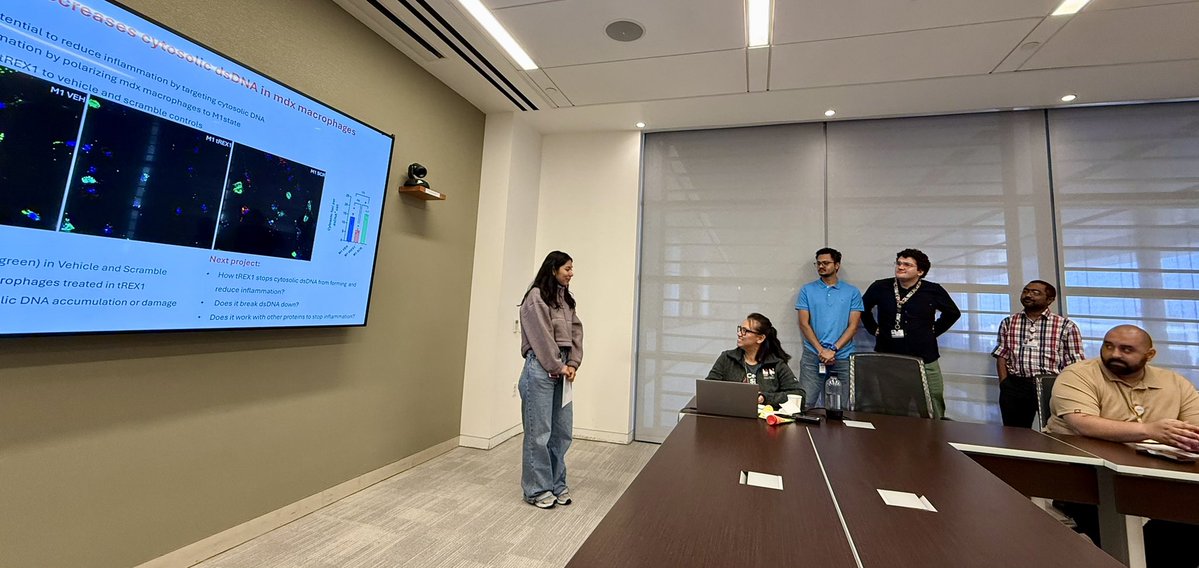 MarbanLab's tweet image. Elevator pitch day at Marbán #labmeeting. Each person had one slide and 90 seconds max to present. Amazing scope of work, beautifully presented!