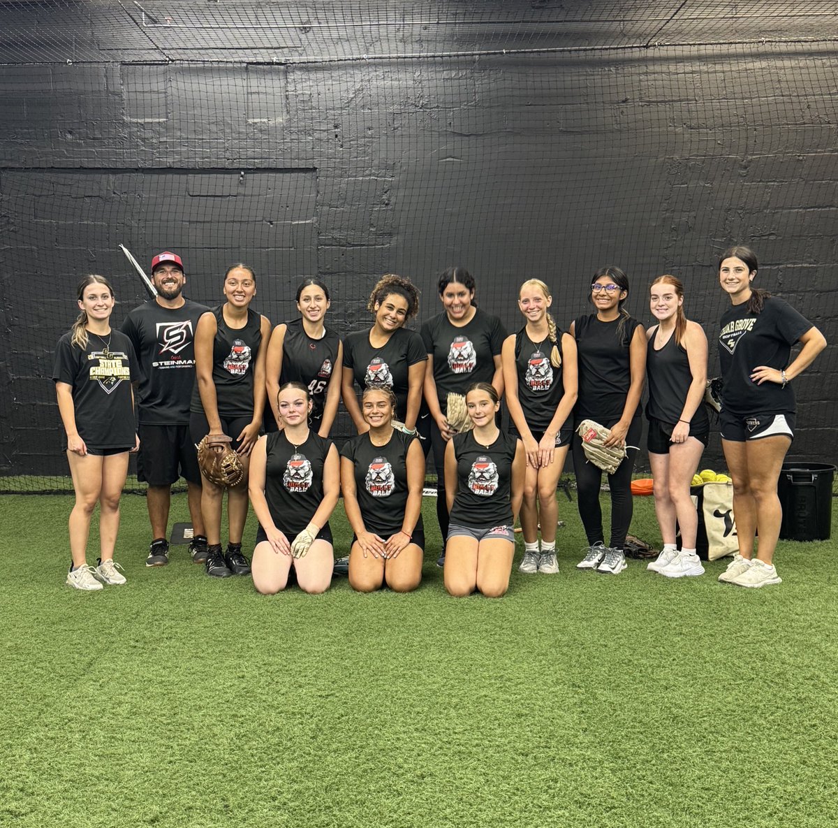 Back in April, Home Run Tournaments kicked off “Dust Off the Diamond” with a twist—a food drive for a local NJ food bank! 💪

Teams that collected the most won a 2-hour training session with me. Shoutout to Bully Ball for leading the 14U division and crushing today’s workout!