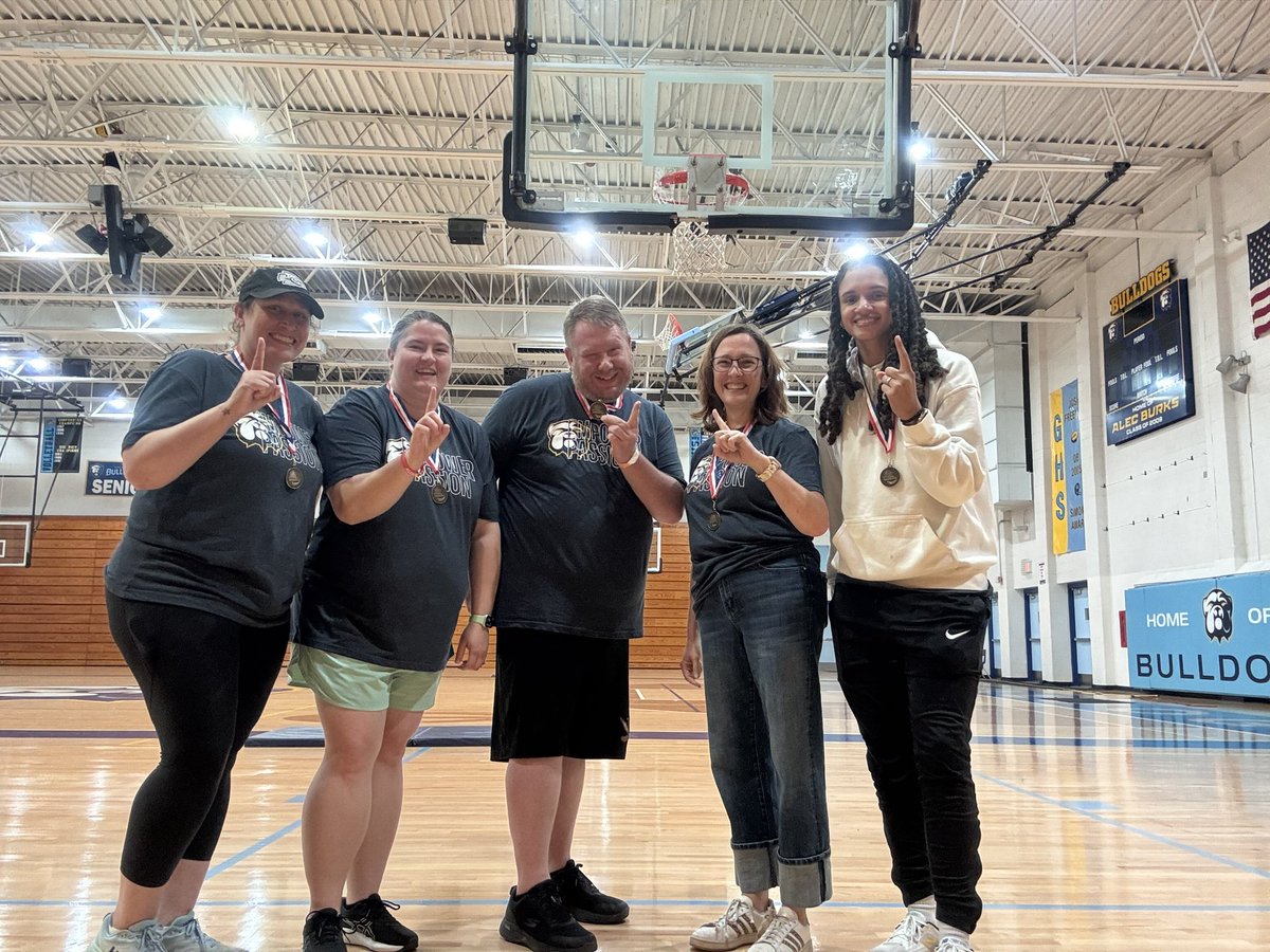 MrUppman's tweet image. Thank you to everyone involved in planning and presenting at #empowerpassion I had a great time in sessions from tech helpers and calligraphy to goal setting and small group tips! @GrandviewCSD4 Summer PD FOR THE WIN! 🏅 💙💛🐾