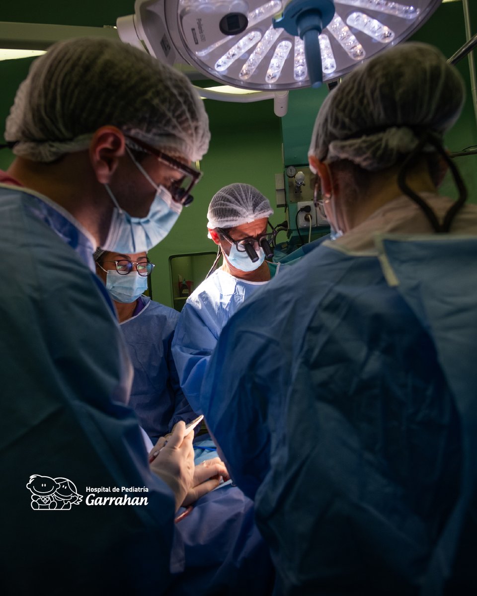 HospGarrahan's tweet image. Dos cirugías en vivo desde el Garrahan en el Segundo Curso Internacional de Trasplante Hepático Pediátrico.
La actividad tuvo como centro dos operaciones en vivo: un trasplante de hígado en una bebé y la operación en la donante viva, su mamá. Ambas intervenciones fueron llevadas…