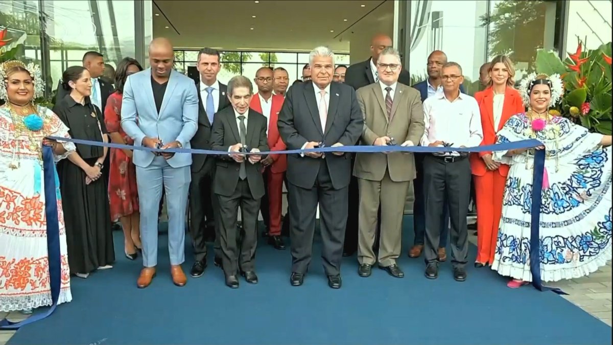 En una ceremonia llena de orgullo deportivo, se llevó a cabo la inauguración del Salón de la Fama en el Museo del Deporte Panameño, un espacio dedicado a honrar y recordar a los atletas que han dejado una huella imborrable en la historia deportiva de Panamá.

#NoticiasSertv