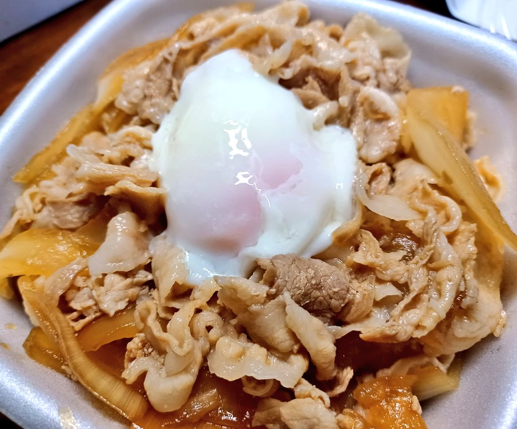 naohiko016's tweet image. おはよう🙋ございます
西日本では不安定で荒れた天気のとこが多いようです、四国付近では線上降水帯が発生しそうで大雨による災害に注意警戒してお過ごし下さい
昨日は吉野家の豚丼温玉トッピングでした😋👍
今日は地方でドローン空撮の為、コメント欄閉じます🙇
本日もよろしくお願いいたします🙇♂️