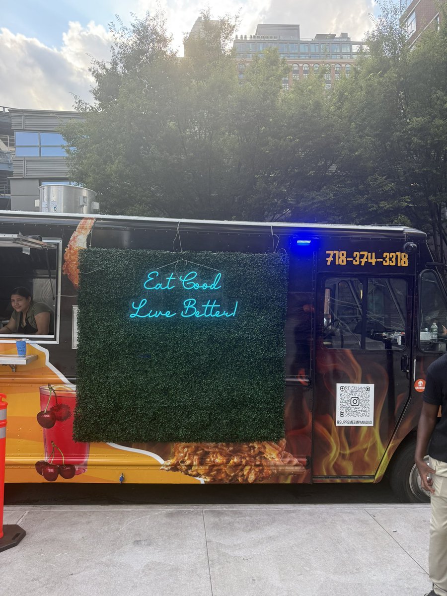 pridesai's tweet image. even food trucks now are doing the floral walls and neons signs for instagram now lol