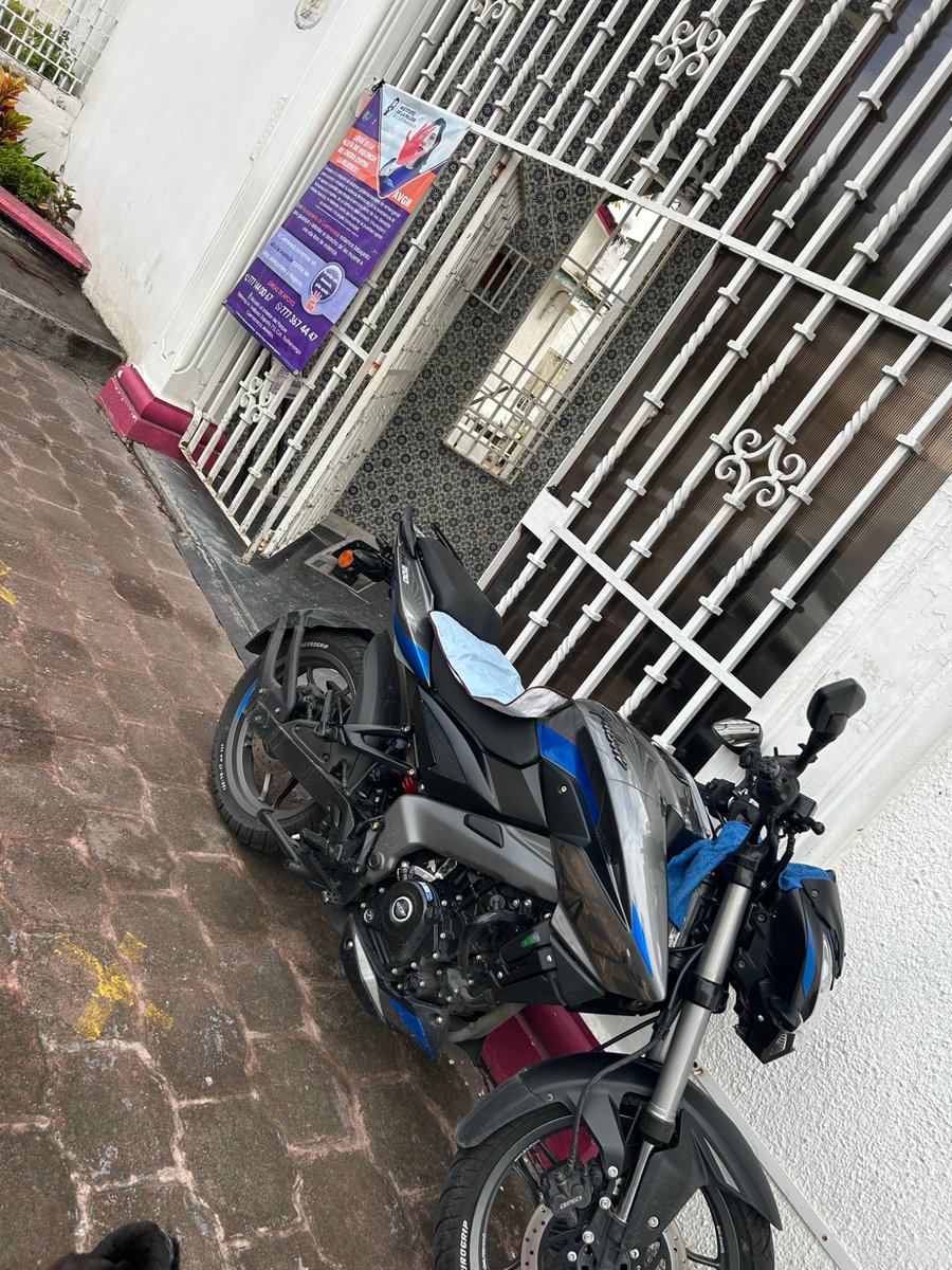 CesarInfante3's tweet photo. @difcuernavaca1 es estacionamiento de motocicletas que impiden a usuarios y vecinos caminar libremente por banquetas @jluriosteguis @CuernavacaGob https://t.co/DMNfLDUtQZ