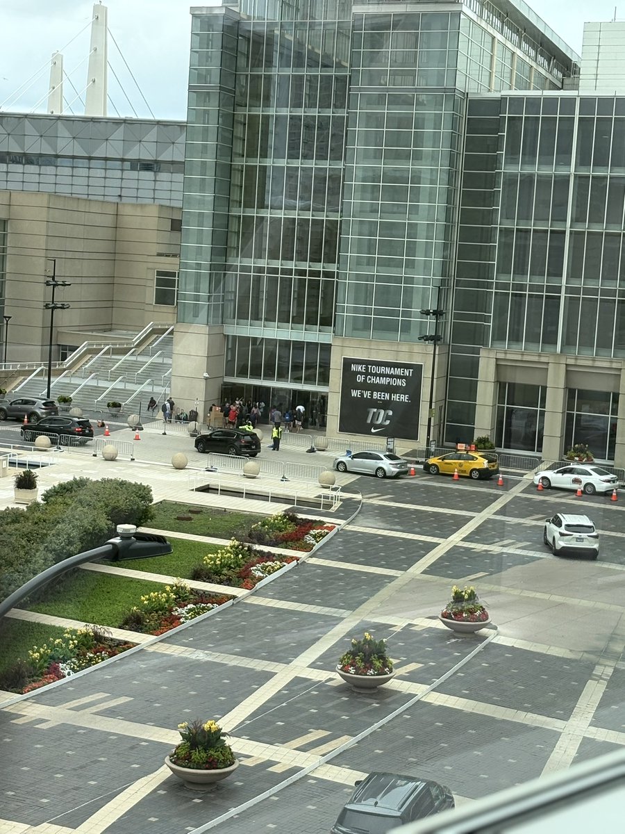 <a href="/Makaylasam1/">Makayla sam</a> 
We touched down in Chicago 🏀🏀 Lets Go Girls 💪🏼💪🏼 #16UNIKEEYBL #MSALLN #CHICAGONIKENATIONALCHAMPIONSHIP