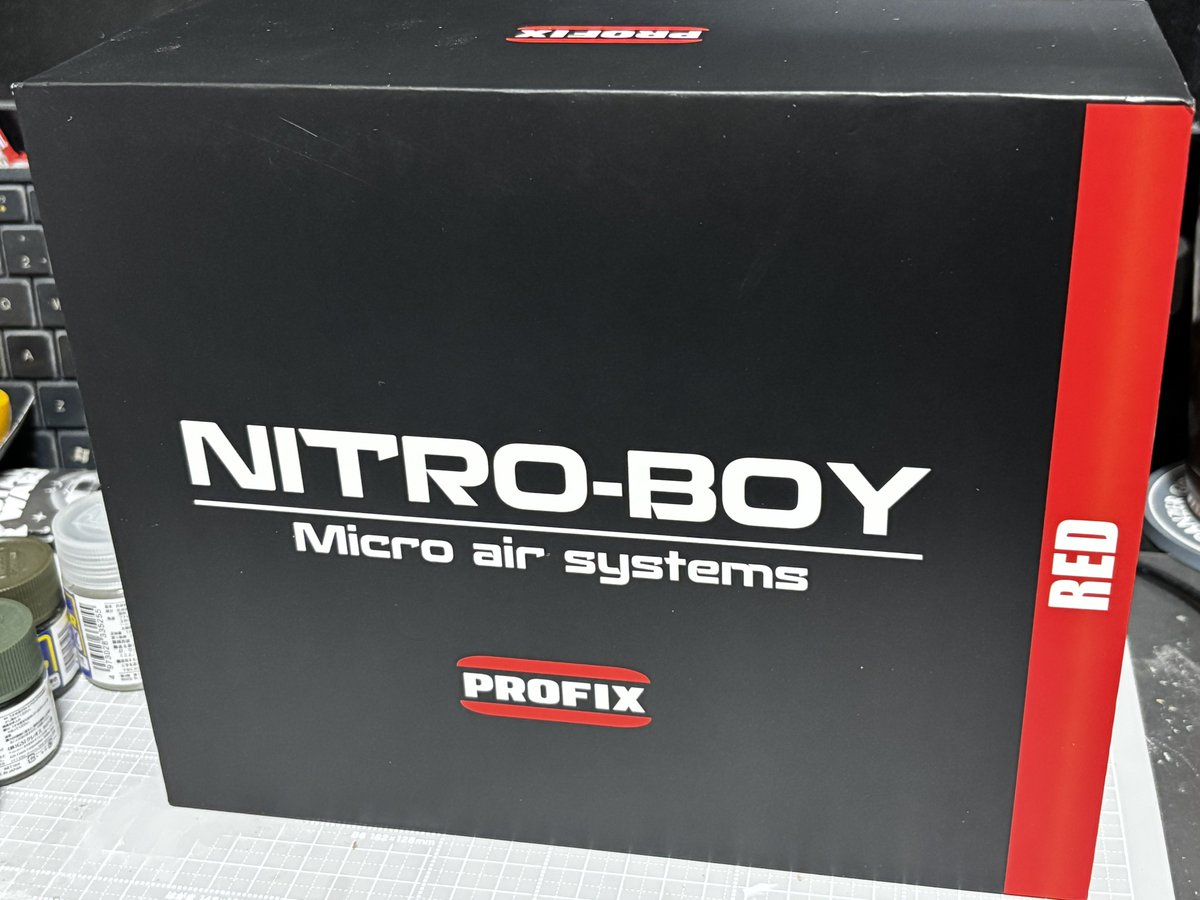 ashimo_nrx004's tweet image. おはようございます☀

モデラーってはね、こういうの渡しておけば喜ぶんだよって近所の田中さんが言ってた。

むふー

ニトロボーイ　ミニコンプレッサー
ｷﾀ━(ﾟ∀ﾟ)━!

ニトロコンプV2使ってますが朝イチで使える小さいやつ欲しかったんですよ✨

 #PROFIX