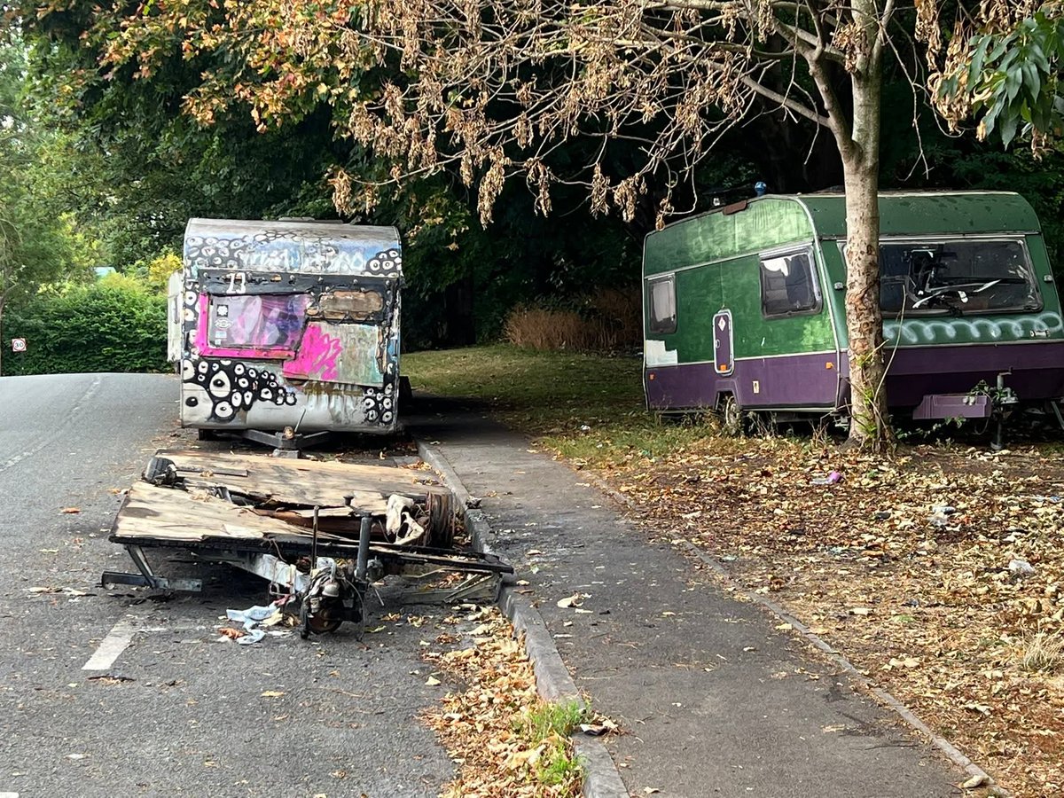 ProtectTheDowns's tweet image. Even when these vans become abandoned or catch fire, it’s taken @BristolCouncil weeks and weeks to clear the mess. This is Petheridge Way, off Muller Road, Bristol. Van went up in flames several weeks ago, only this week has any clearing up happened and even then, they’ve still…