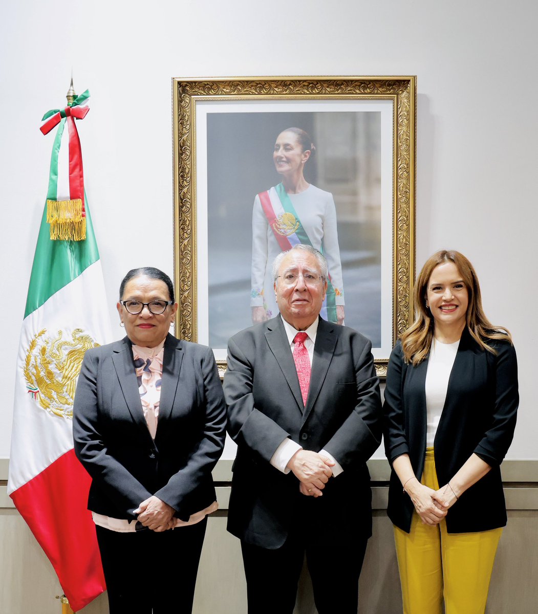 rosaicela_'s tweet photo. Nos dio mucho gusto reunirnos con nuestro amigo @ABarrancoCh, embajador de #México en el #Vaticano, con quien trabajamos de forma coordinada. 🇲🇽🇻🇦@Claudiashein @claraluzflores https://t.co/3xFnwnHhgn