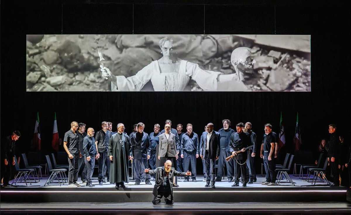 Oper! (@opermagazin) on Twitter photo Mit Verdis #Attila liefern die <a href="/OH_festspiele/">OpernFESTSPIELE</a> Heidenheim Musiktheater mit Botschaft: Regisseur #MatthiasPiro inszeniert den Hunnenkönig als Sinnbild autokratischer Macht, mit Rauschebart und weißem Feinrippunterhemd eindringlich verkörpert vom kräftigen Bass #RobertPomakov. Mit Verdis #Attila liefern die <a href="/OH_festspiele/">OpernFESTSPIELE</a> Heidenheim Musiktheater mit Botschaft: Regisseur #MatthiasPiro inszeniert den Hunnenkönig als Sinnbild autokratischer Macht, mit Rauschebart und weißem Feinrippunterhemd eindringlich verkörpert vom kräftigen Bass #RobertPomakov.