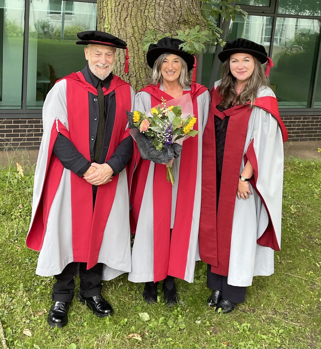 CumbriaEnglish's tweet image. A very special afternoon celebrating the graduation of Patti Leino, whose brilliant PhD was supervised by Professor Robert Williams and @DrPennyBradshaw
Congratulations Dr Leino! 🎓💐 cumbria.ac.uk/research/centr…