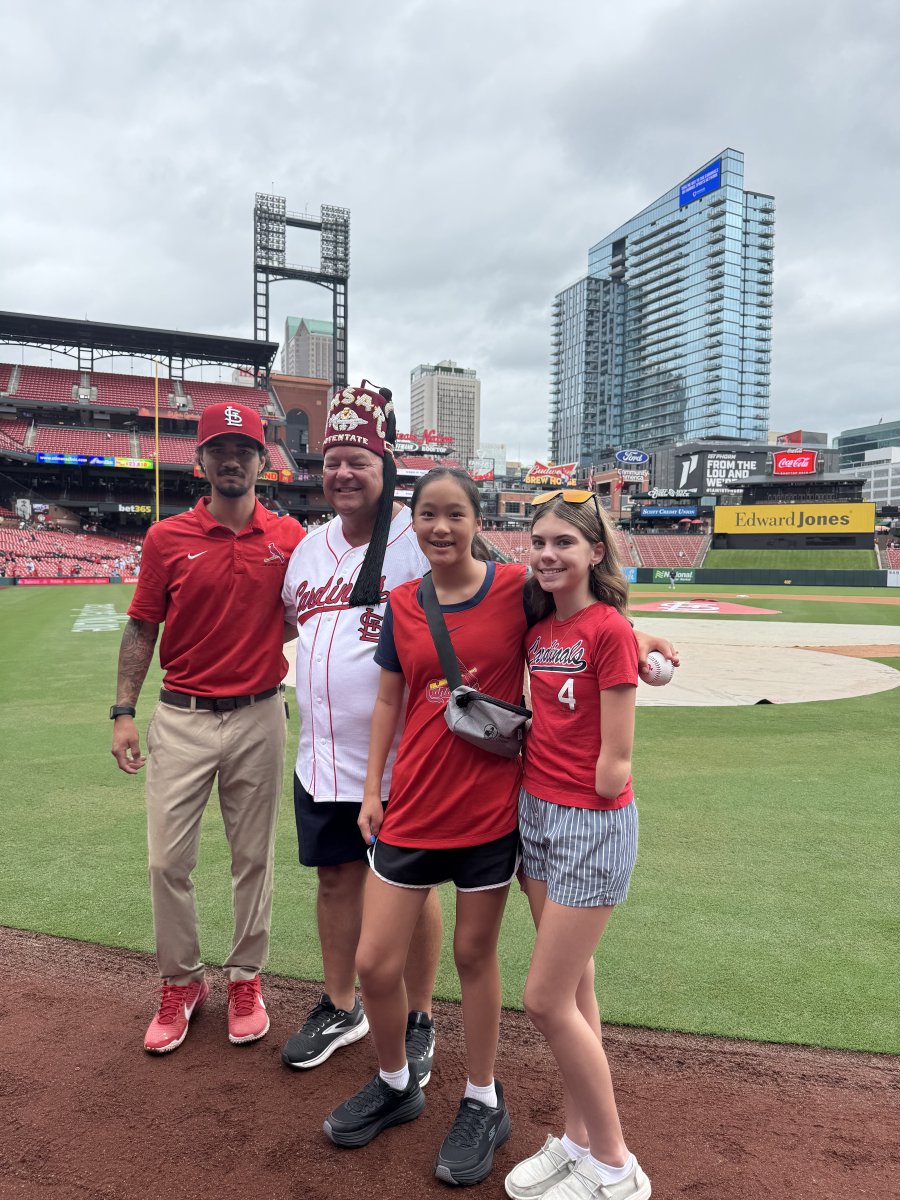 ShrinersStLouis's tweet image. Shriners Day at the Ballpark was a grand slam! ⚾❤️
On Saturday, patient ambassadors Harper and Sydney hit the Busch Stadium field with local Shriner leadership. Together, they watched the Cardinals warm up before the big game. 🐦🎉
#ShrinersChildrens #Cardinals #Fredbird