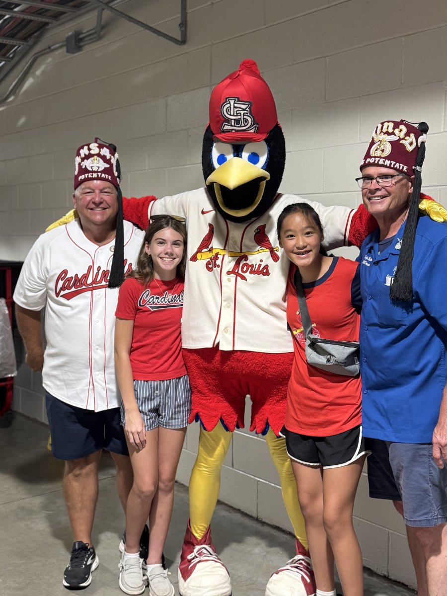 ShrinersStLouis's tweet image. Shriners Day at the Ballpark was a grand slam! ⚾❤️
On Saturday, patient ambassadors Harper and Sydney hit the Busch Stadium field with local Shriner leadership. Together, they watched the Cardinals warm up before the big game. 🐦🎉
#ShrinersChildrens #Cardinals #Fredbird