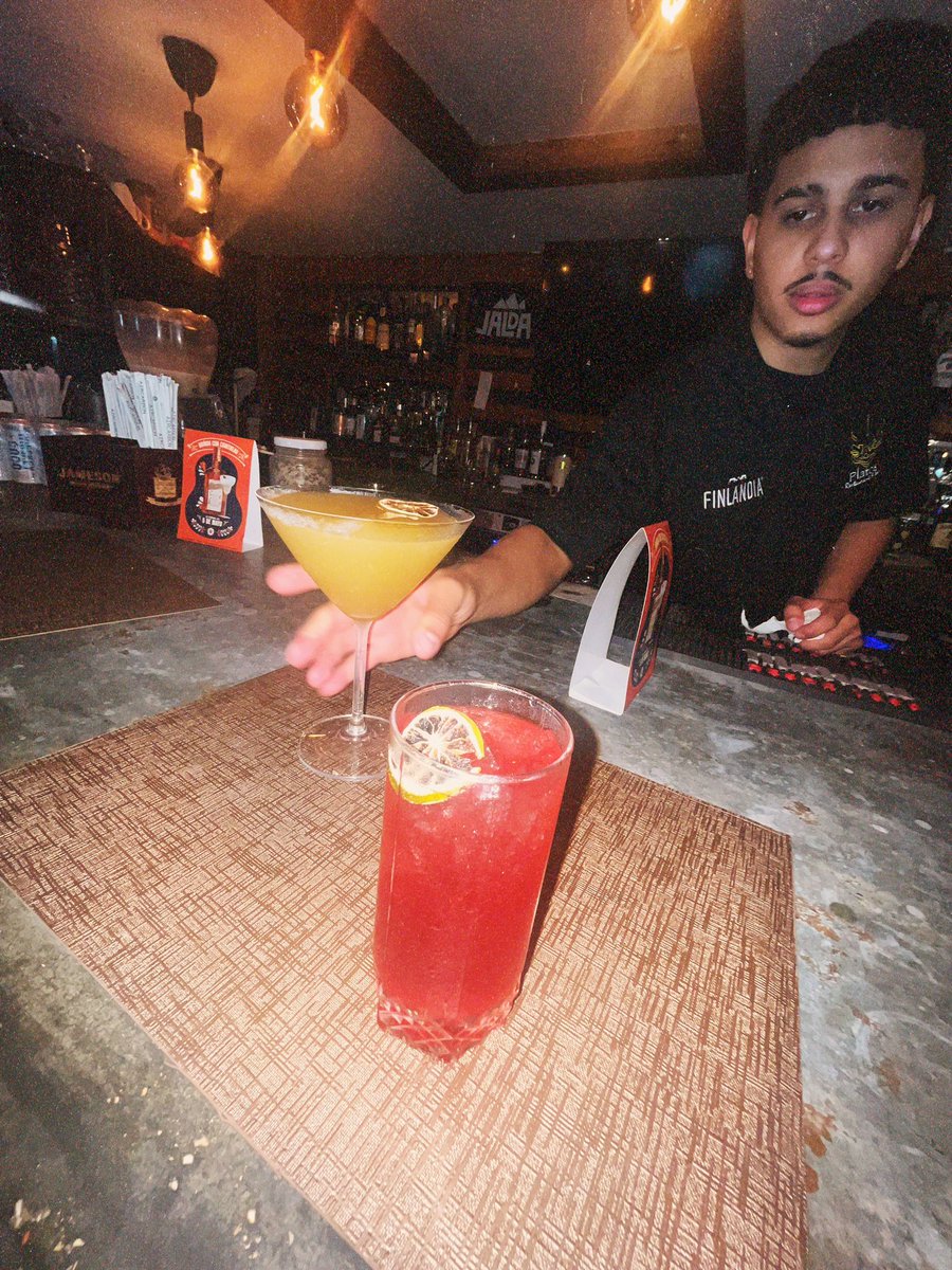 🍸 ¡El verdadero sabor de Puerto Rico está en nuestra barra!
¿Buscas el lugar perfecto para relajarte, brindar y pasarla bien?
Nuestra barra en Platos te espera con:

✨ Sangrías artesanales
🍹 Cócteles tropicales únicos
🍻 Cervezas locales y craft
🎶 Música ambiente con el mejor