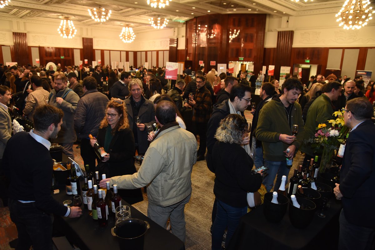 #Argentina Gran oportunidad para degustar vinos orgánicos en Buenos Aires: Feria VIOS el 1 y 2 de agosto, con participación de más de 30 bodegas argentinas y representaciones de #Chile  y #España , aquí los detalles prensariodelvino.com/post/vios-feri…