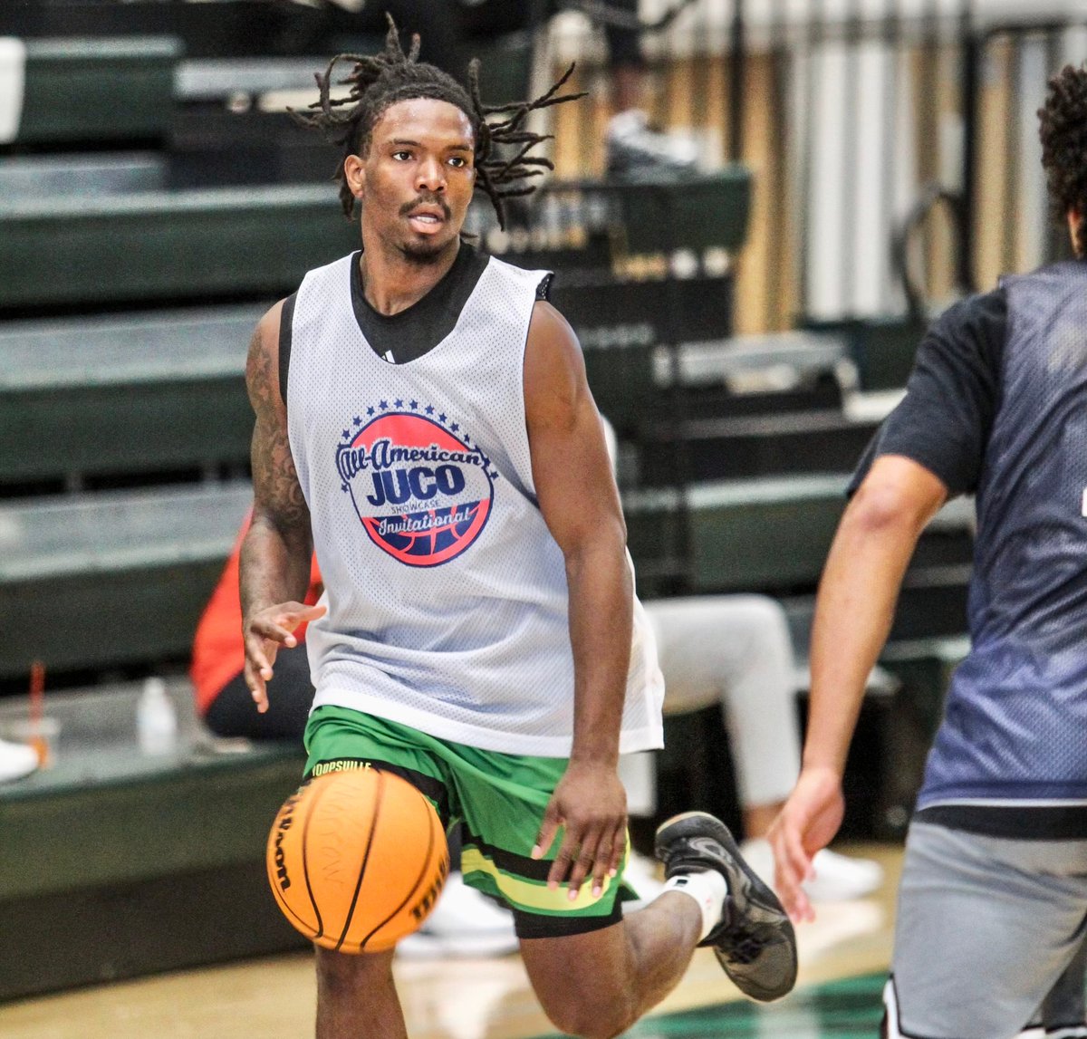 Standouts: All-American <a href="/JUCOShowcase/">JUCO Showcase</a> Invitational (Part 2)

Read Here - thehoopvibe.com/standouts-all-…

✅ <a href="/jah_duval/">Elijah Duval</a> 
✅ <a href="/Trxent/">Trent Lincoln</a> 
✅ <a href="/lilnas3__/">Nasir Washington</a> 
✅ <a href="/cmoliere6/">C6</a> 
✅ <a href="/lyna_brooks/">Lyna Brooks jr</a> 
✅ <a href="/LinwoodRowe3/">Linwood Rowe</a> 
✅ <a href="/Benthornbrue/">Ben</a> 

#HoopVibe