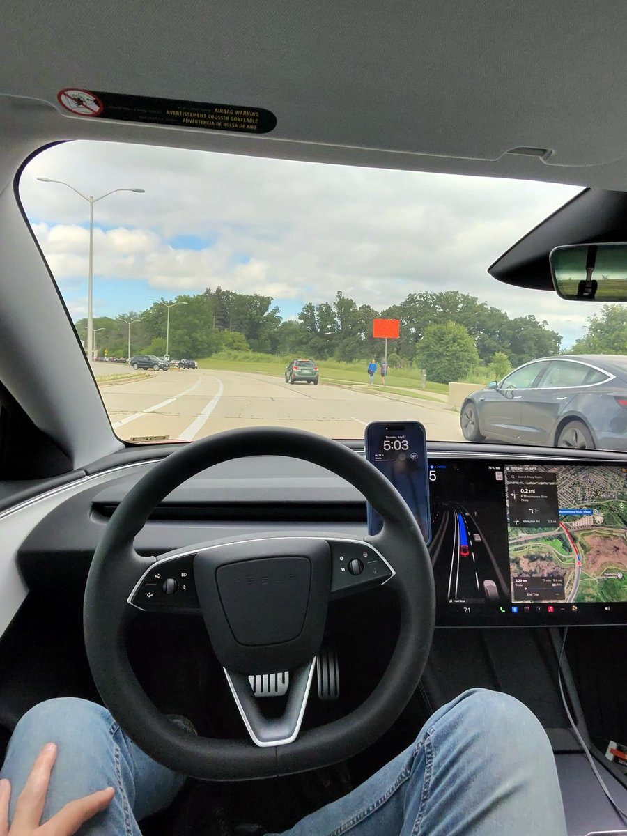 SDembraski's tweet image. Psssst. Don’t tell anyone but I’m not driving.
It’s a big secret. The car drives me everywhere.