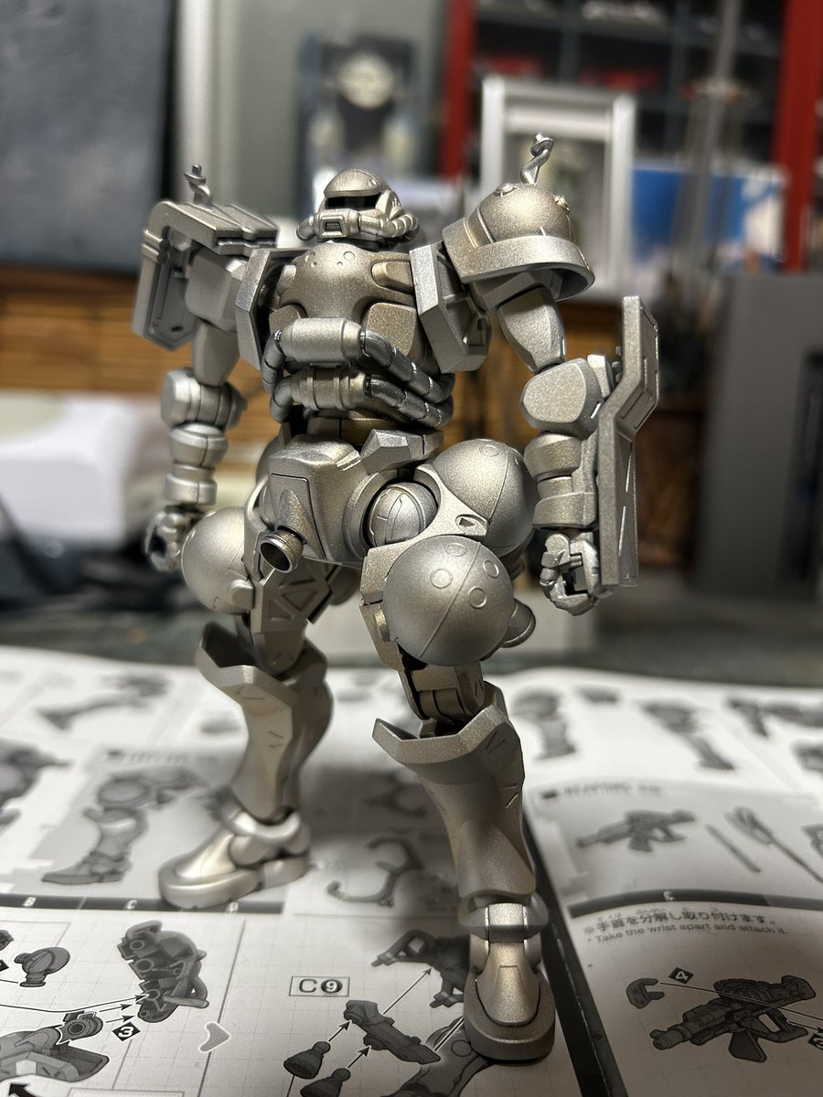 standstone6's tweet image. いよいよ今週の宮崎メカ模型クラブ展示会の準備は完了😊
さあ再びガンプラ制作に戻ります。
まずは軍警ザクを僕テイストで制作します。