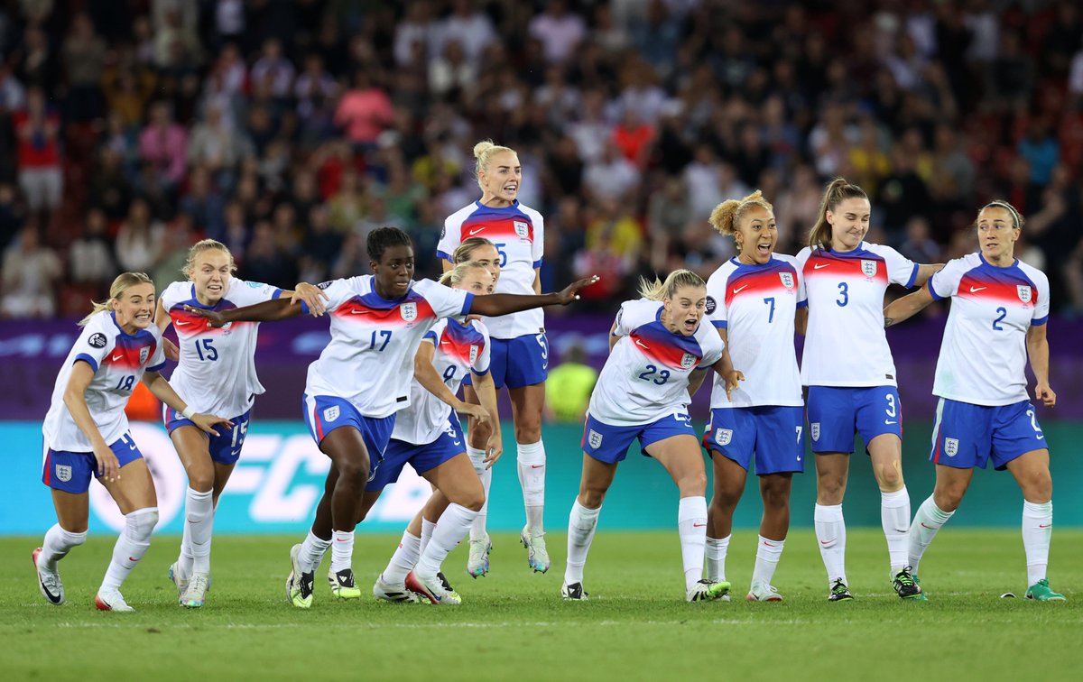 Lionesses (@lionesses) on Twitter photo WHAT. A. MOMENT. 😍❤️ WHAT. A. MOMENT. 😍❤️