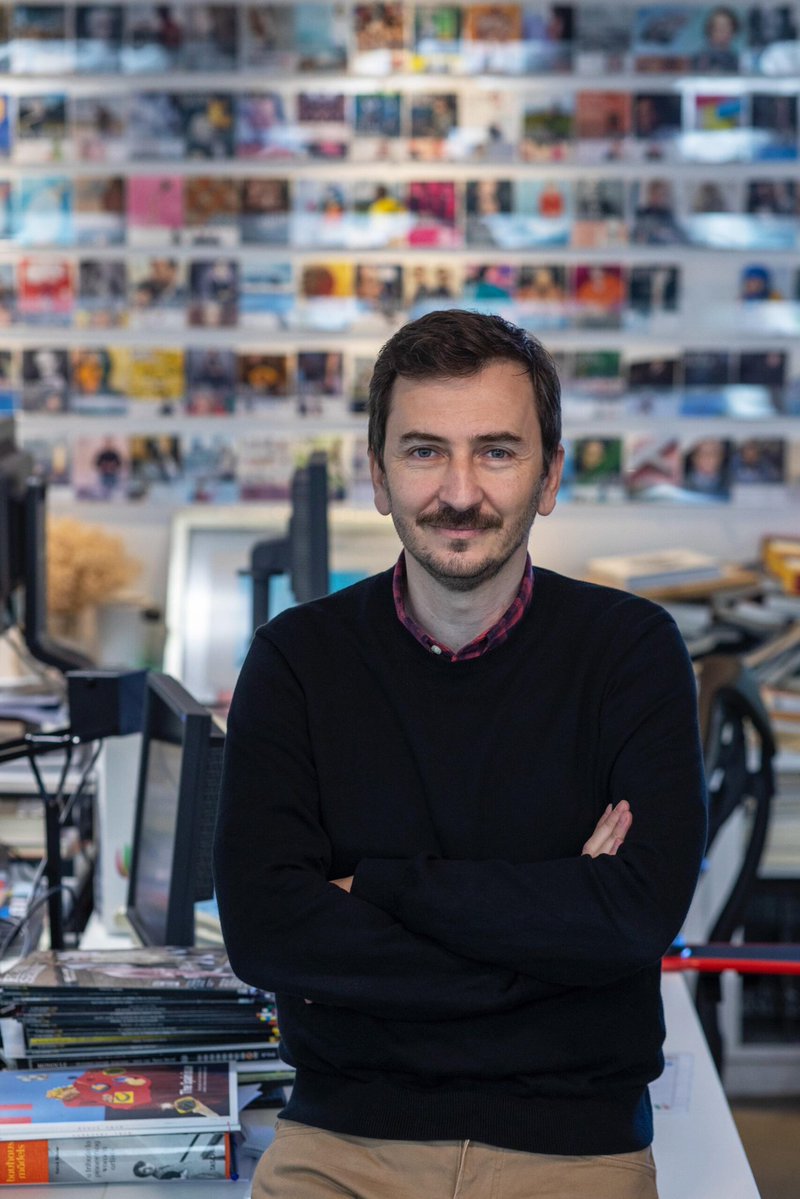 manuelansede's tweet image. El director de arte de EL PAÍS, Diego Areso (@quintatinta), Premio Nacional de Diseño 2025 junto a Patricia Urquiola, Viccarbe y Miguel Leiro. Es, posiblemente, el primer daltónico que gana el Premio Nacional de Diseño ❤️ graffica.info/patricia-urqui…