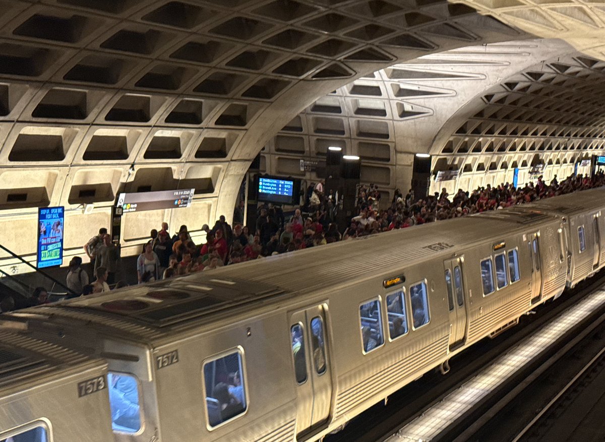 wmata's tweet image. WHO: @Nationals vs @Padres ⚾️
WHERE: @NationalsPark 🏟️
WHEN: Tomorrow, 6:45 PM ⏰
HOW: Metro 🚌🚇