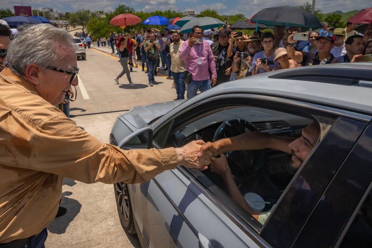 rochamoya_'s tweet image. Después de 14 meses de trabajo, hoy se abre una conexión esperada por miles de familias en el norte de Culiacán.
El nuevo Puente Humaya y la pavimentación del Blvd. Santa Fe significan menos tiempo en traslados, espacios incluyentes para peatones y ciclistas, y una movilidad que…