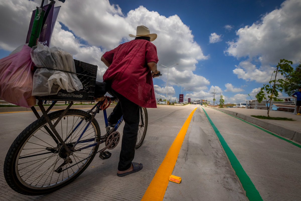 rochamoya_'s tweet image. Después de 14 meses de trabajo, hoy se abre una conexión esperada por miles de familias en el norte de Culiacán.
El nuevo Puente Humaya y la pavimentación del Blvd. Santa Fe significan menos tiempo en traslados, espacios incluyentes para peatones y ciclistas, y una movilidad que…