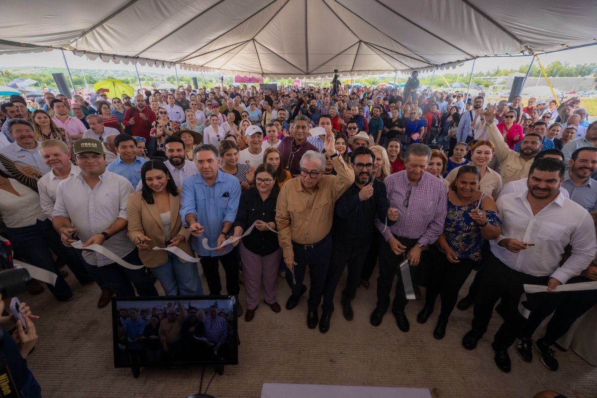 imeldacastromx's tweet image. Agradezco al gobernador de #Sinaloa, Dr. Rubén @rochamoya_, la invitación al evento de inauguración y entrega del puente Humaya y la pavimentación del bulevar Santa Fe, obra de gran beneficio para las vecinas y vecinos del municipio de #Culiacán.