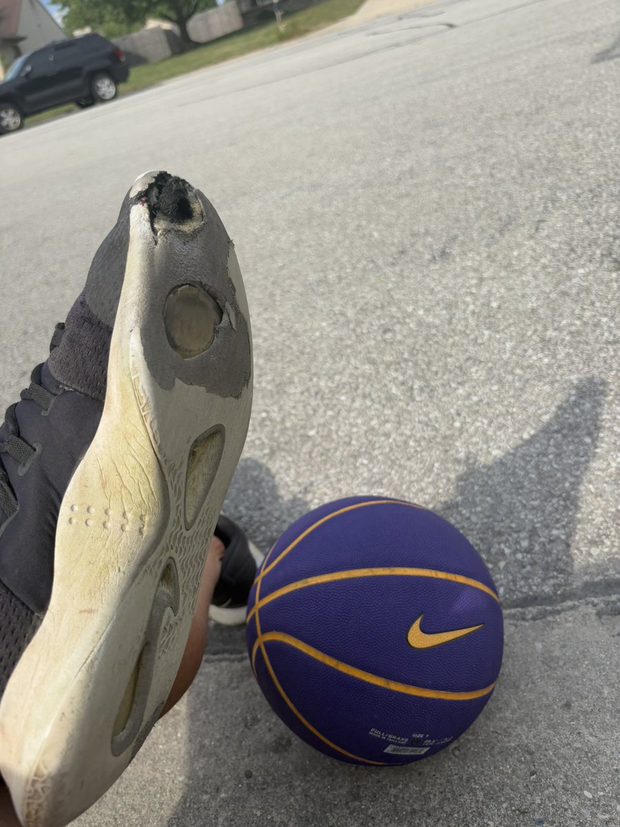 JustinHartsell1's tweet photo. #1v1streetball https://t.co/k5zUoTIYLy
