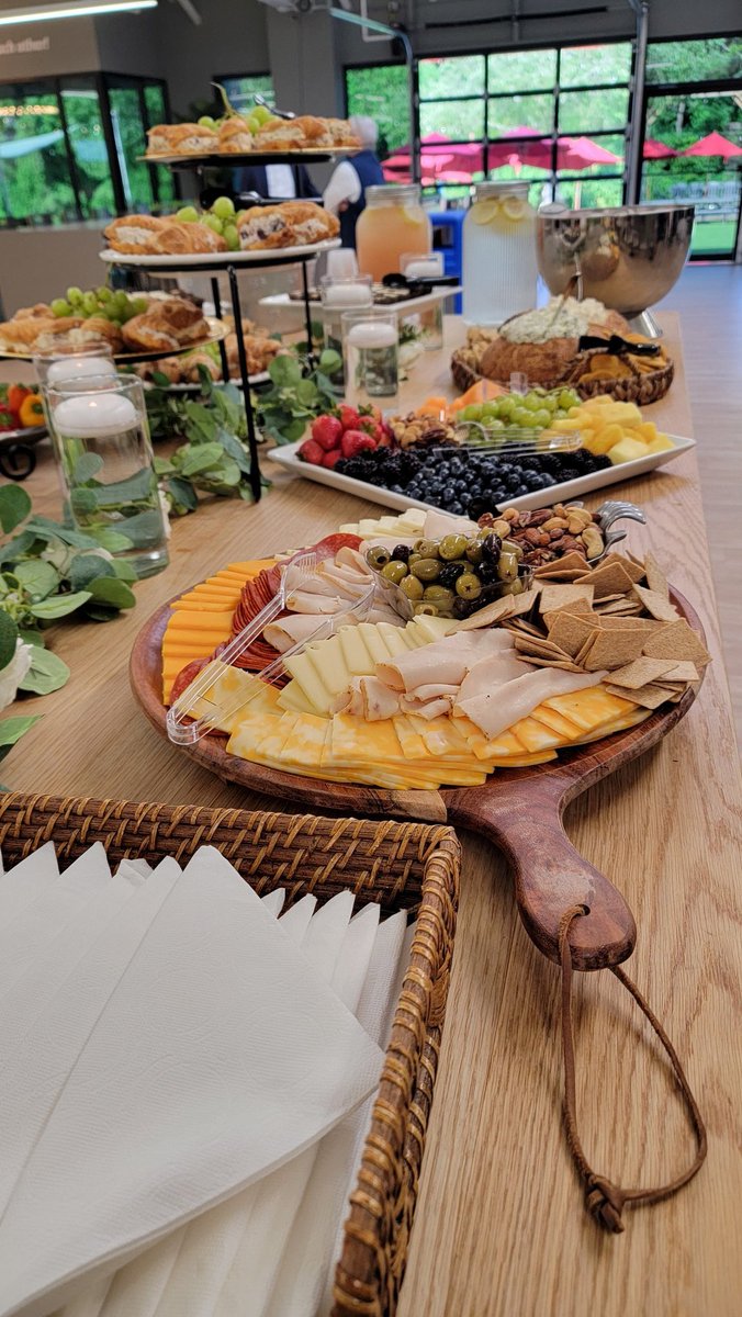 GADACOACHES's tweet image. Getting ready to celebrate Georgia’s best! 🏆
The stage is set, the trophies are shining, and the charcuterie is on point!
It’s almost time for the @RegionsBank Director’s Cup Awards Ceremony!
#GADA #DirectorsCup #GeorgiaAthletics #ADLeadership