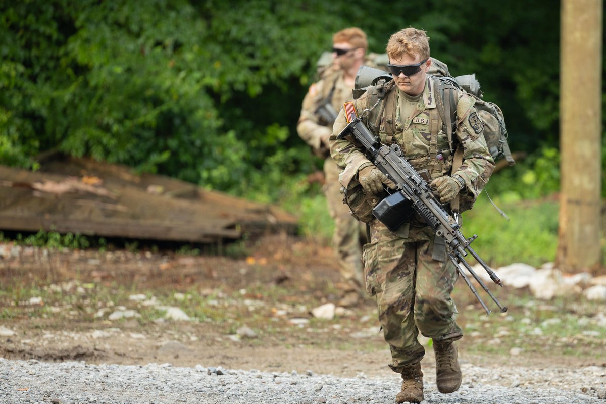 ArmyROTC's tweet image. 5th Regiment #AdvancedCamp practices tactical teamwork in the field to complete 'Grizzly' phase of Field Training Exercise.
Check out the link in our bio for more!
馃摳 By Hannah Choate, Murray State University, CST Public Affairs Office