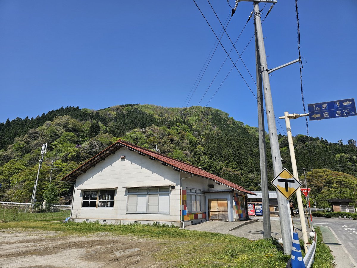 hanpyoei's tweet photo. #因幡荒神山城
#鳥取市鹿野町河内
#標高466m比高260m 
#天正8年(1580)
#亀井茲矩から鹿野城の鹿野衆が離反
#毛利方
#天正9年南條軍VS杉原軍(毛利方) 
#三徳山下の戦い
#畝状竪堀群は薄い、現地で見てもよくわからない
#CS立体図ではなんとなく
#帯曲輪は後からか
#V字堀の先に林道が https://t.co/K8I0BnPdke