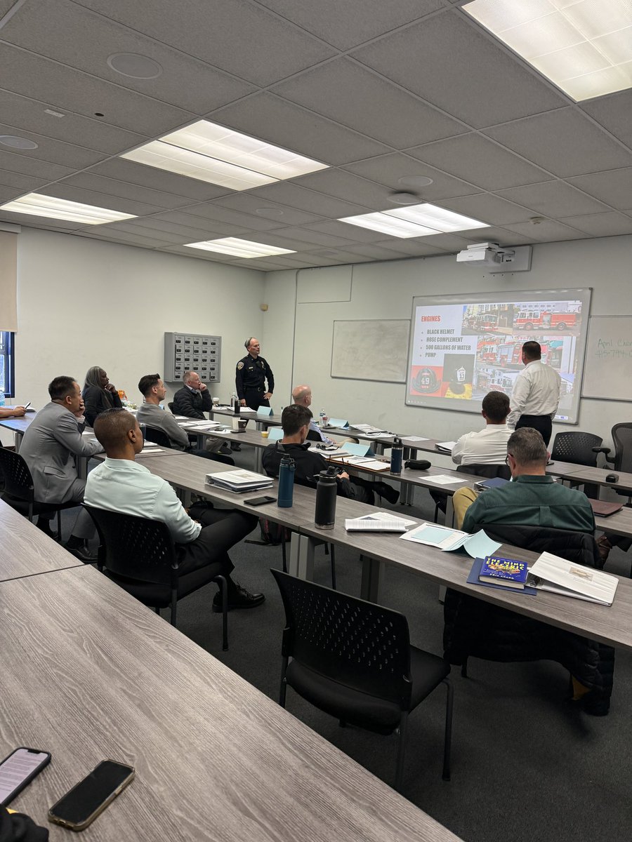SFFDPIO's tweet image. The SFFD/SFPD Law Enforcement Fireground Training and Safety Program outlines the roles and responsibilities of law enforcement officers responding to and managing fire scenes. This program integrates modern fire behavior research with the necessary actions for arriving law…