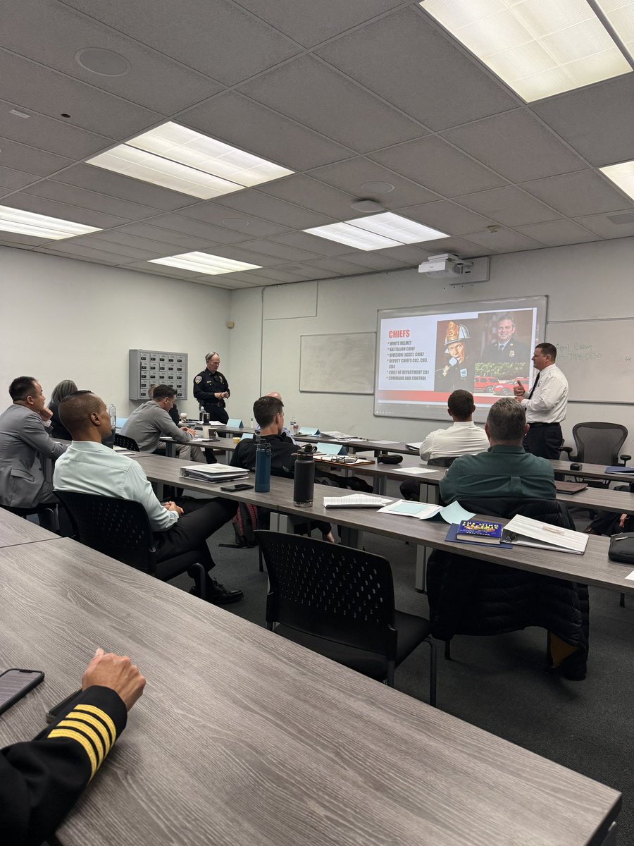 SFFDPIO's tweet image. The SFFD/SFPD Law Enforcement Fireground Training and Safety Program outlines the roles and responsibilities of law enforcement officers responding to and managing fire scenes. This program integrates modern fire behavior research with the necessary actions for arriving law…