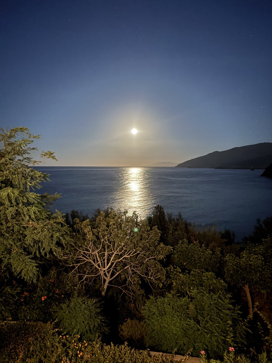 PeterJTomasi's tweet image. Just back from Greece! What a great trip. Been 30 years since I last visited! Travel if ya can!