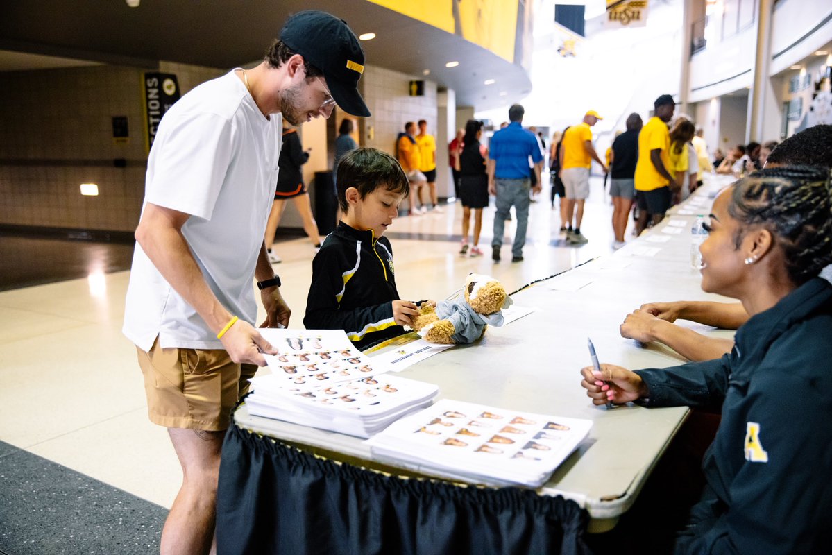 GoShockersWBB's tweet image. Come see us tomorrow night in Charles Koch Arena! We’ll be in the concourse signing autographs from 7-8 PM right before the AfterShocks TBT game!