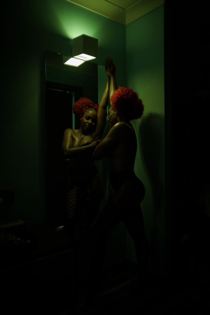She doesn’t pose. She performs.
And the mirror got lucky enough to watch...
🕶️ Fishnets. Flex. Full fantasy.
Dive into the after-dark set now on Patreon — she’s not holding back.

#Xstasy #NSFW #MirrorMagic #YOUNIIQUEXTRA
