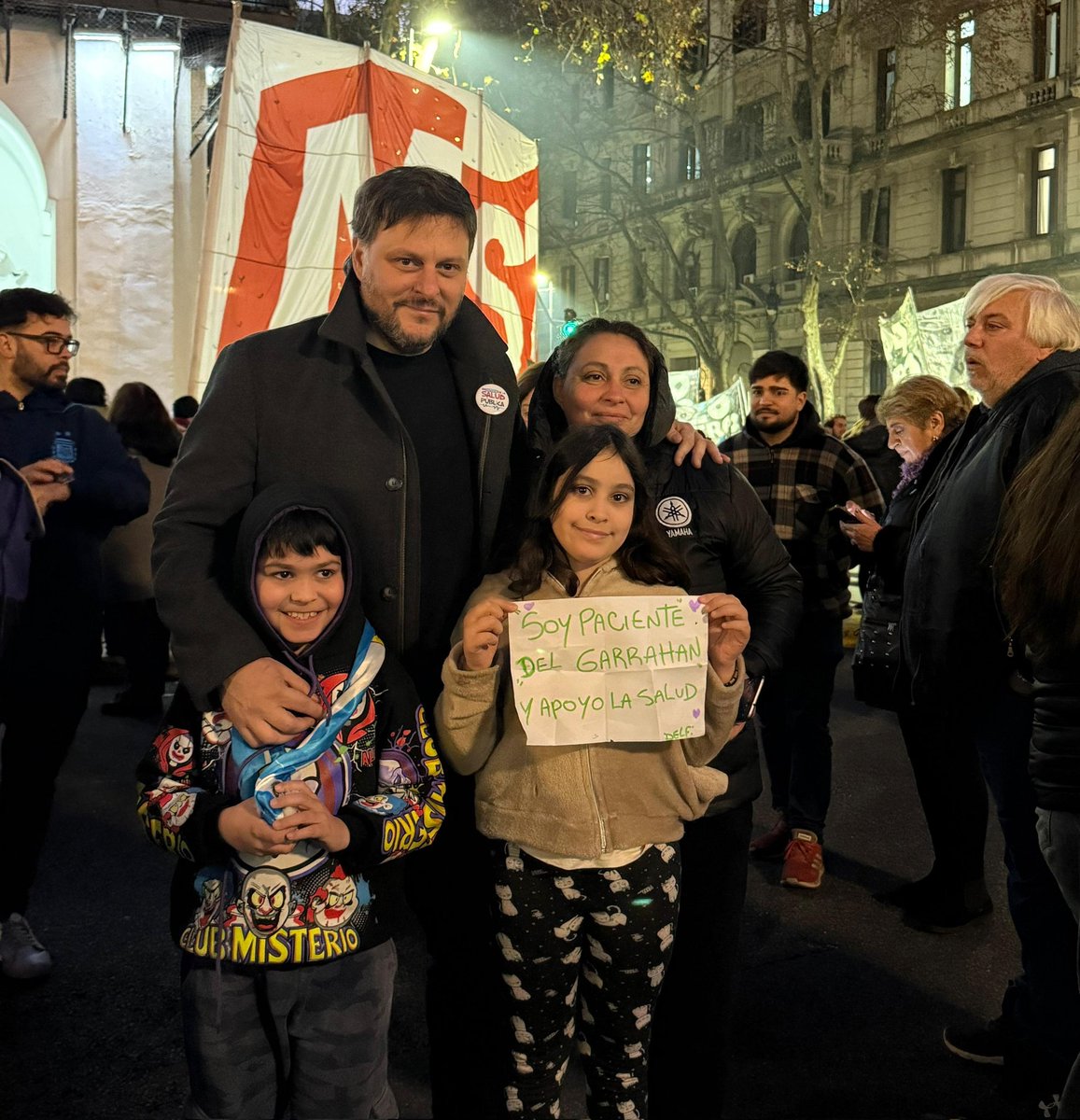 SantoroLeandro's tweet image. De todos los lugares injustos para hacer un ajuste, no se me ocurre uno peor que hacerlo en el Garrahan. Paren con esta locura ya!