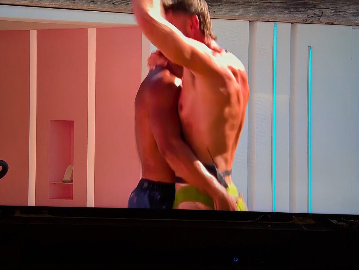 Pauline22's tweet photo. Harrison setting up his next side piece #loveislanduk #harrison #harry #bettertogether #savethegirls https://t.co/H2fH7ZHmPD