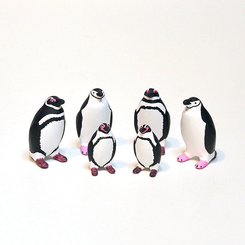 kobito_penguin's tweet image. 【ペンぎょ展2025】東京会期開催中です!〜7/21(月)まで
ヒゲとマゼランを少し送り出しました。今日のお昼くらいには並べていただけると思います。
フンボミニサイズも作ってみましたよ。意外と可愛くできました🐧✨
tgs.jp.net/event/pengyo/
#ペンぎょ展
#ペンぎょ展2025
#ペンギン
#penguin