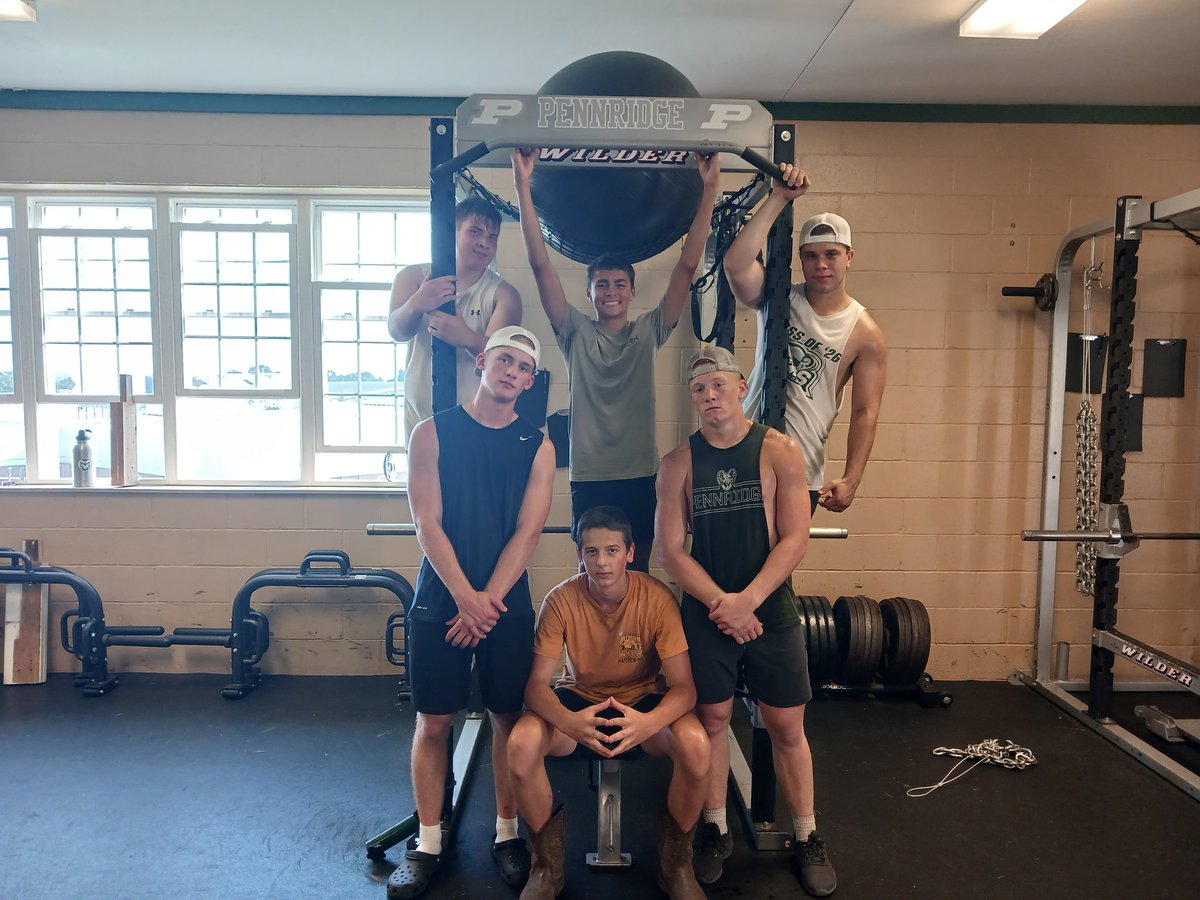 Week 5 of the "Reign on the Ridge" team challenges. Your winning team of the "Weighted Ladder" Challenge!  🐏🏈