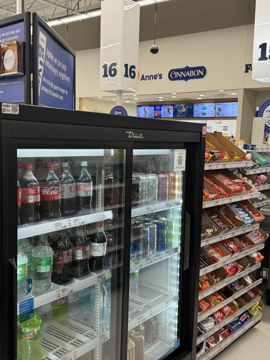 Kdgteach10123's tweet image. And this is why I do grocery pickup. Had to run in today, couldn’t resist.