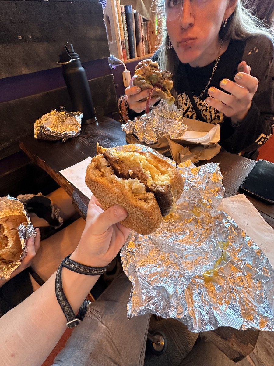 Beans the Indolent tweet media