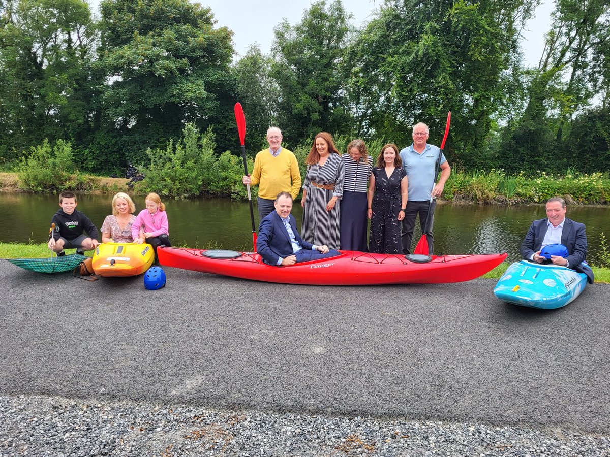 McConalogue's tweet image. Great to visit Offaly today to meet with members from sports clubs who are passionate about the clubs they represent along with local Fáil TD, Tony McCormack.
It was a good opportunity to see the excellent work clubs are doing as their memberships continue to increase.