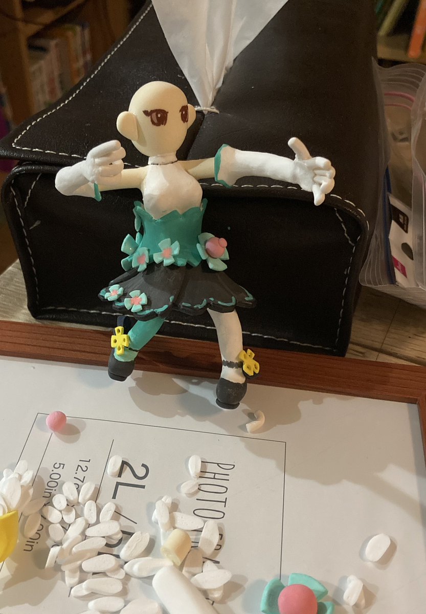 #粘土 
ハゲ...いつもこの段階では可愛くなるのか不安になります。６枚目