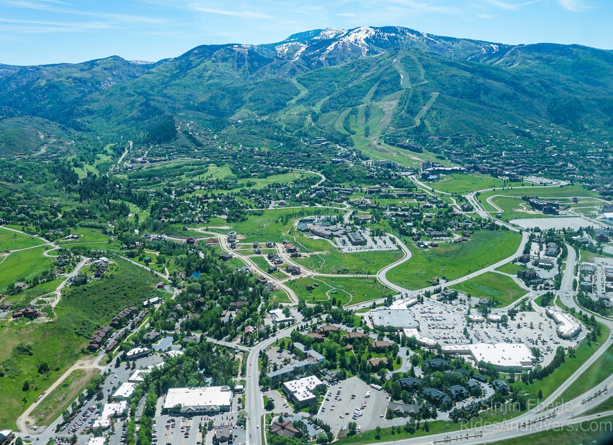 lighthawk_org's tweet image. #TBT to 2017: LightHawk &amp;amp; @MightyYampa flew advocates over the Yampa River to witness its unique floodplains &amp;amp; riparian habitat.

A powerful reminder of what’s at stake—and why this wild river is worth protecting.
📸: Sinjin Eberle
#ConservationInFlight #ProtectWhatMatters