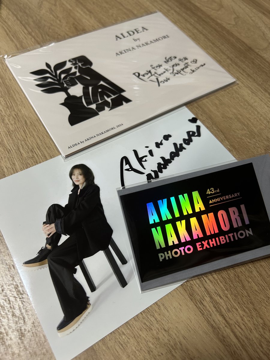 中森明菜 映像 写真展 パンフレット　ハンカチ　ステッカー この前の写真展で買ったステッカー 目印にスーツケースに貼りたいと