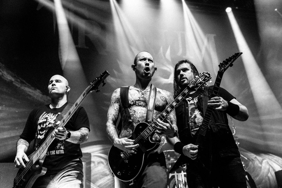 matthewkheafy's tweet image. Caption these photos 🤓