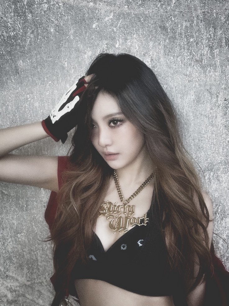 𝖢𝗁𝗒𝗋𝖺 (@ningyixzhou) on Twitter photo 